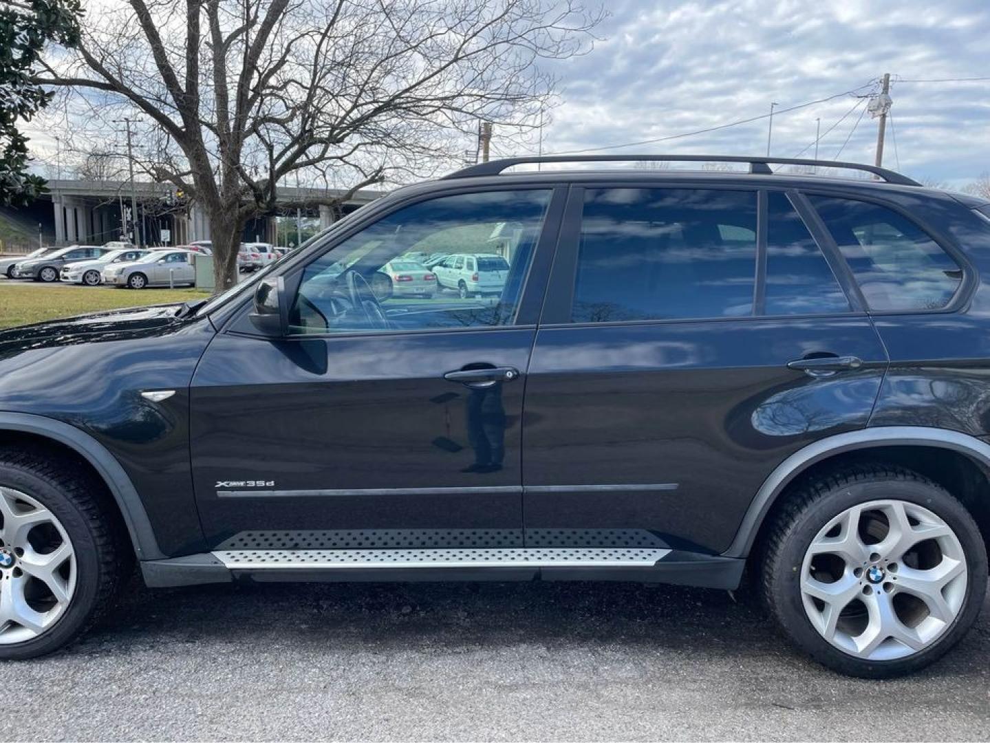 2012 Black /Black BMW X5 (5UXZW0C50CL) with an I6 M57 Diesel engine, Automatic transmission, located at 5700 Curlew Drive, Norfolk, VA, 23502, (757) 455-6330, 36.841885, -76.209412 - 2012 BMW X5 35D -DIESEL -Great condition -4 brand new 20” tires -New state inspection -Fresh oil change -Well optioned -Sport seats -Comfort access -Back up and 360 cam -Bluetooth Audio -Premium HK sound -Navigation -4 zone climate control -Black headliner -Shadowline trim - Photo#3